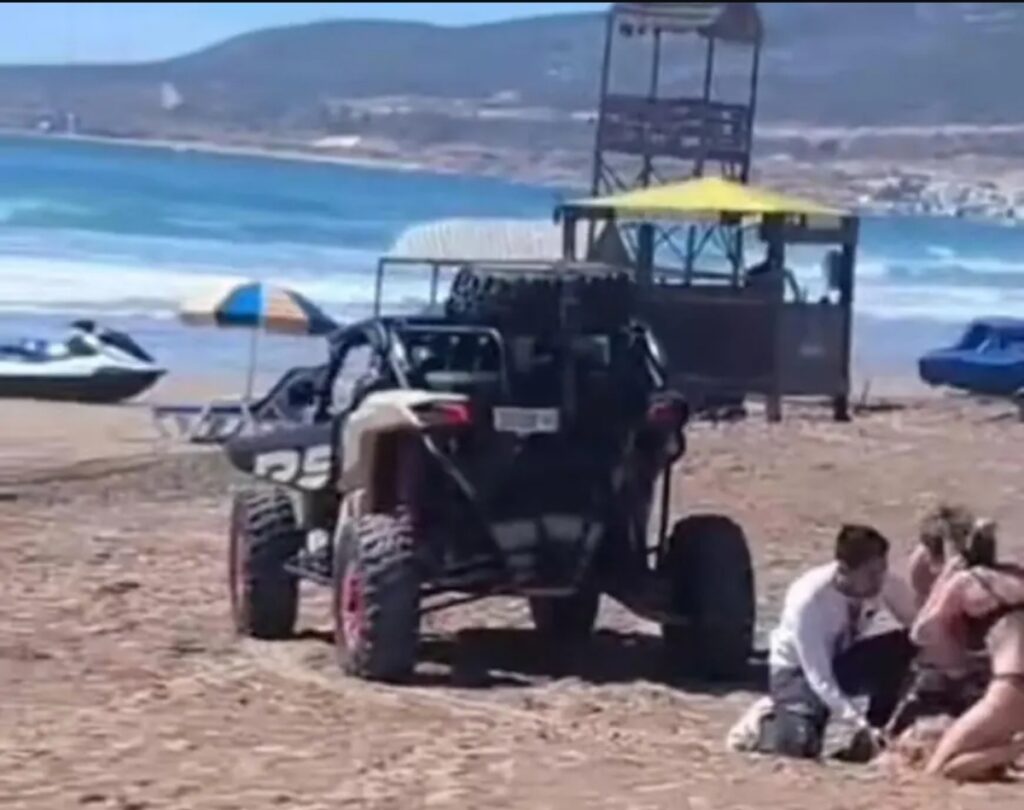 سيارة طائشة تدهس سياحاً فوق الرمال وتستنفر سلطات أكادير