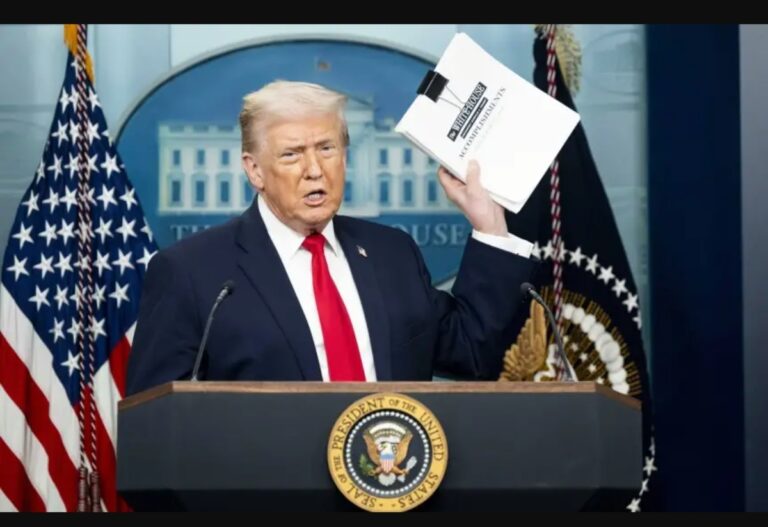 ترامب يهدد بسحق عصب الاقتصاد الإيراني ومصير غامض لمضيق هرمز