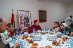 والي سوس ماسة يشارك تلاميذ “هارون الرشيد” إفطاراً رمضانياً في لفتة إنسانية وتنموية