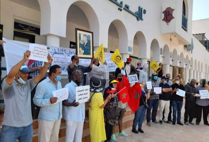 صرخة “رياض موكادور” بأكادير: 93 عاملاً في مهب الريح رغم أحكام القضاء.. أين التعويض؟
