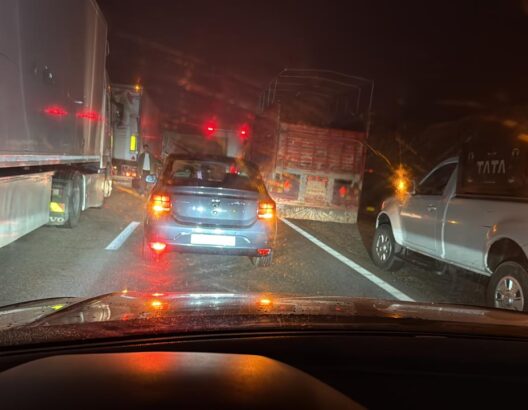 حريق شاحنة يربك حركة السير بالطريق السيار بين أكادير ومراكش