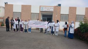 تيزنيت: وقفة احتجاجية لقابلات قسم الولادة بالمستشفى تنديدا بالتدخلات والوساطات في الحركة الانتقالية والتعيينات.