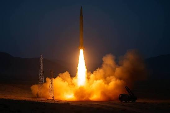 اليوم أل 21 للمواجهة الكبرى: “الوعد الصادق 4” يمطر إسرائيل بالصواريخ الثقيلة، وترمب يضع “خطاً أحمر” حول النفط