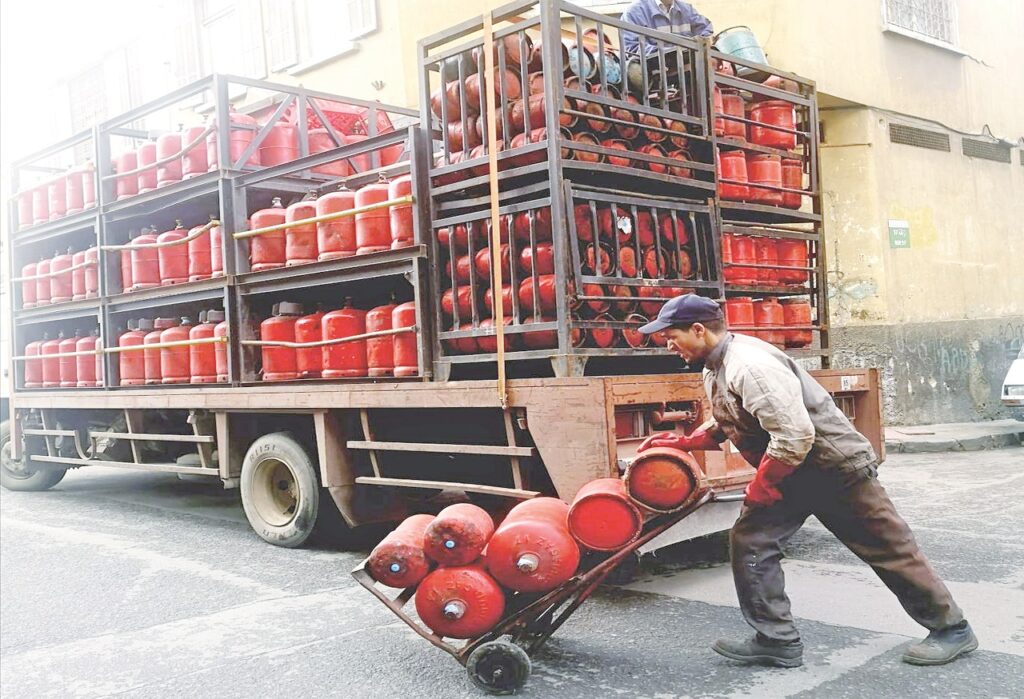 الحكومة تطفئ فتيل أزمة “البوطا” وتجنب المغاربة شبح الندرة