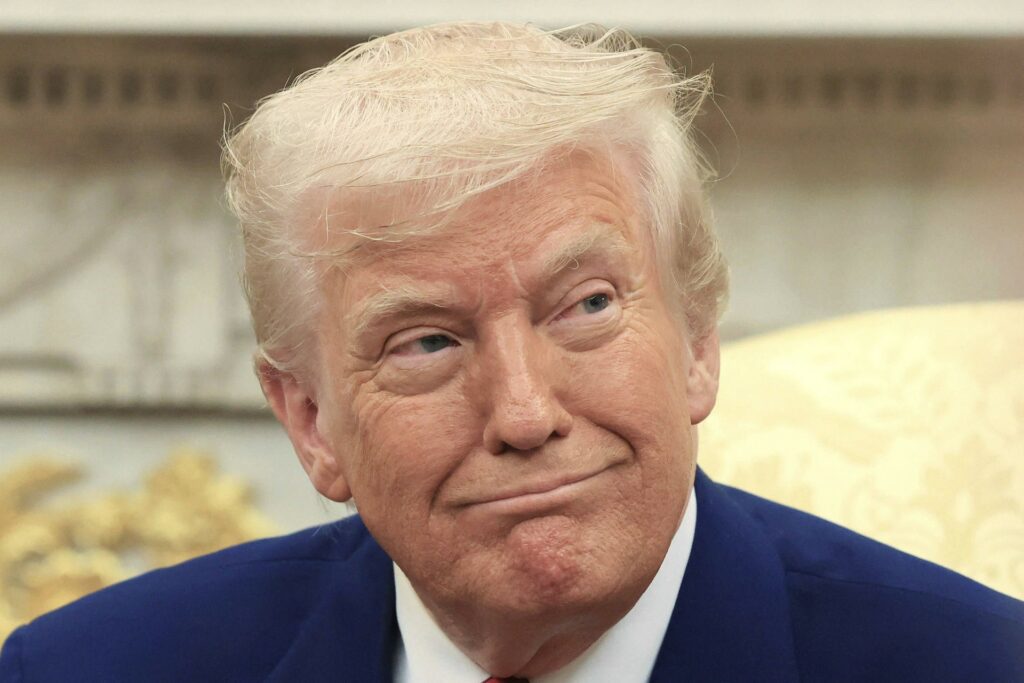 ترامب يمدد وقف إطلاق النار مع إيران وسط تصعيد وتهديدات متبادلة