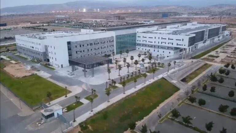 احتقان بالمركز الاستشفائي الجامعي بأكادير بسبب تأخر الأجور وضغط العمل