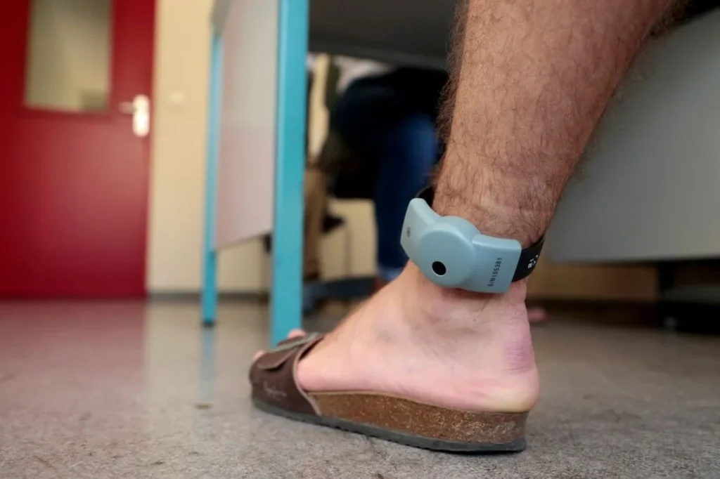 وهبي يكشف حصيلة العقوبات البديلة والتخفيض التلقائي بالمغرب