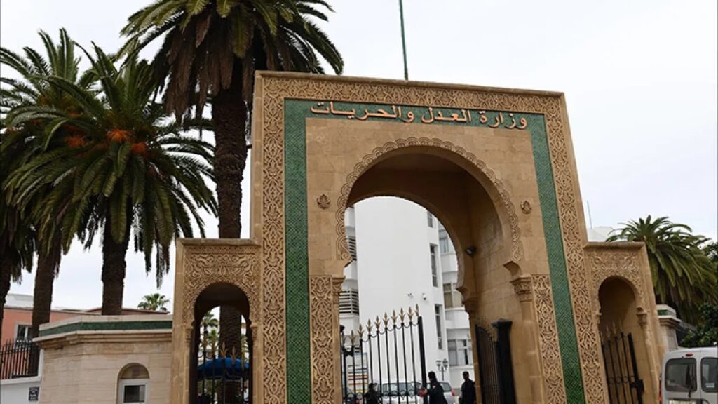 وزارة العدل تحذر من موقع مزيف لأداء غرامات الرادار.. رسائل احتيالية تستهدف المواطنين