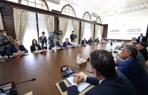 انطلاق “قطار” حوار أبريل الاجتماعي: الزيادة في الأجور وملف التقاعد على رأس الطاولة