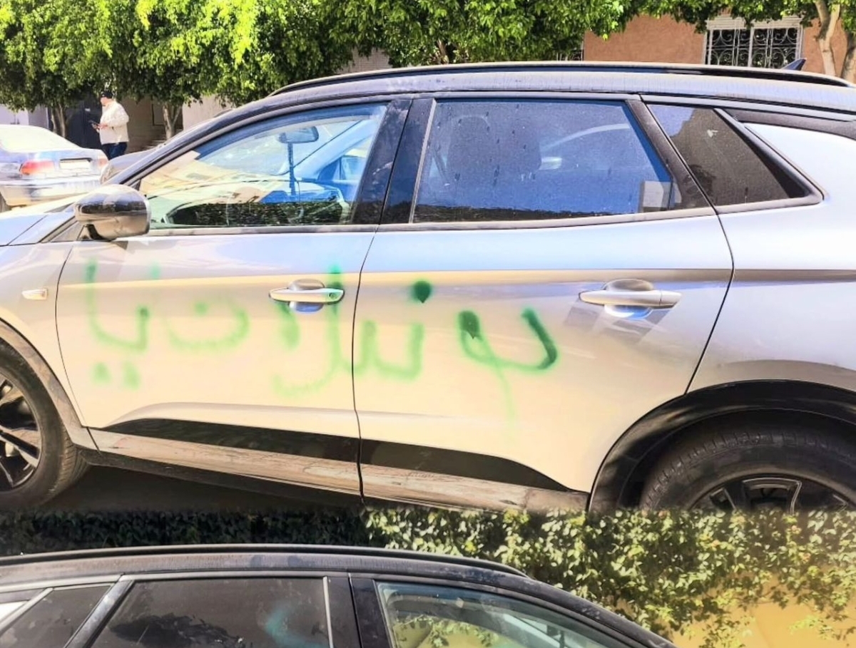 استنفار أمني بالقنيطرة بعد اعتداء مجهولين على سيارة حكيم دومو وترك رسالة تهديد مرعبة