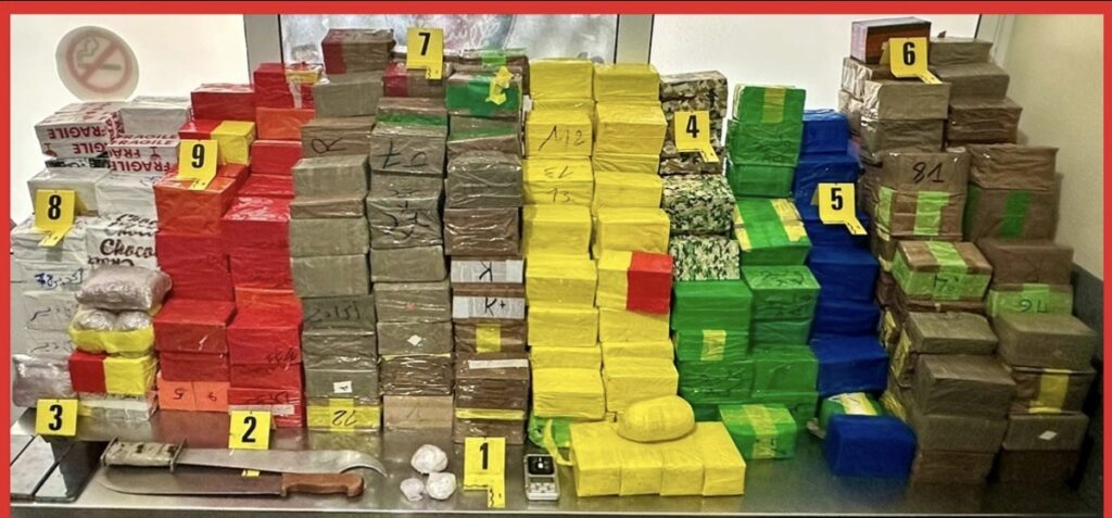 أكادير: الشرطة توجه ضربة موجعة لتجار المخدرات أكادير: الشرطة توجه ضربة موجعة لتجار المخدرات