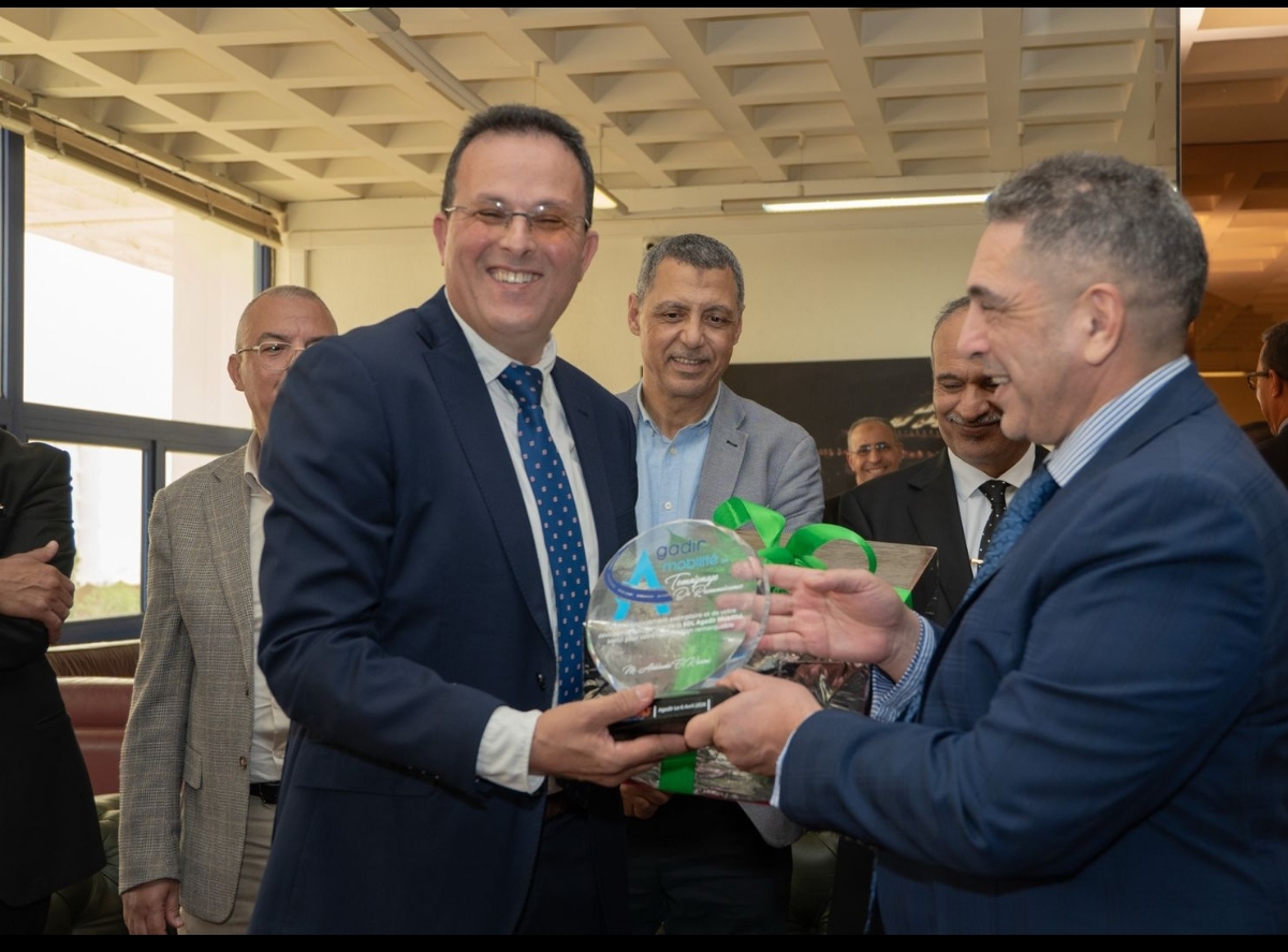 لحظة وفاء لأحد مهندسي “أمل واي”.. أكادير تُكرم عبد الواحد القاسمي في حفل بهيج برئاسة الوالي أمزازي