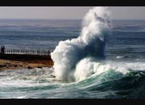 تحذير لبحارة أكادير والصويرة: “إنذار برتقالي” ورياح عاتية تهدد سلامة الملاحة