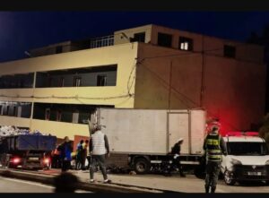 تفاصيل فاجعة اصطدام شاحنتين التي خطفت أرواح 3 أشخاص بينهم مصلٍّ