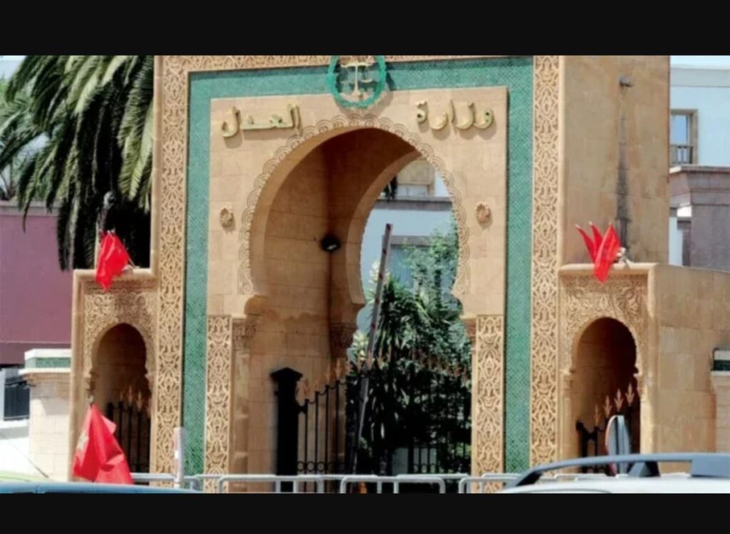 احذروا فخ الرادار.. وزارة العدل تكشف تفاصيل “خديعة” الرسائل النصية لأداء الغرامات احذروا فخ الرادار.. وزارة العدل تكشف تفاصيل "خديعة" الرسائل النصية لأداء الغرامات