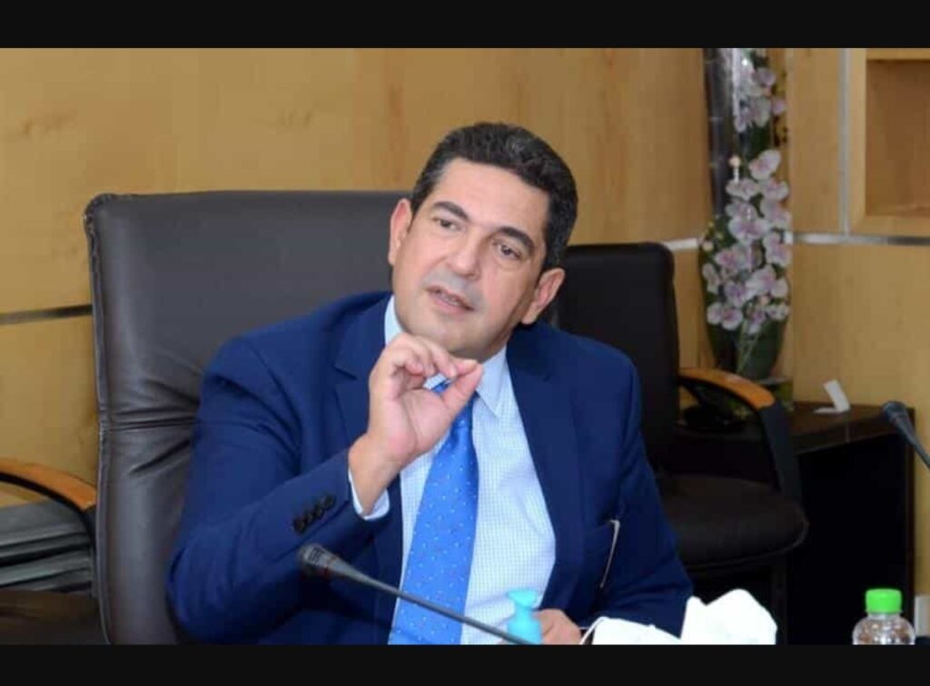 الوالي أمزازي يتدخل لإنصاف المواطنين ويوقف سائقي سيارات أجرة بتهمة التمييز