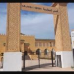محاولات حثيثة لإنقاذ شاب من الانتحار بعد اعتلائه عمودا كهربائيا