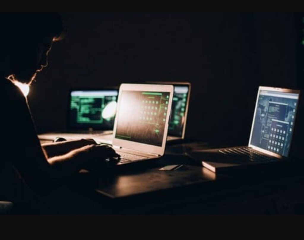 المغرب في مرمى الاختراقات.. كيف تستغل السوق السوداء البيانات الشخصية للمغاربة؟