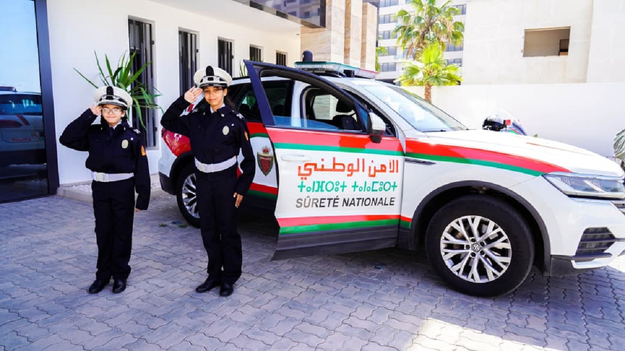 ولاية أمن أكادير تحقق حلم طفلتين.. استقبال خاص لـ وئام وسارة بأزياء الشرطة وجولة داخل المرافق الأمنية 