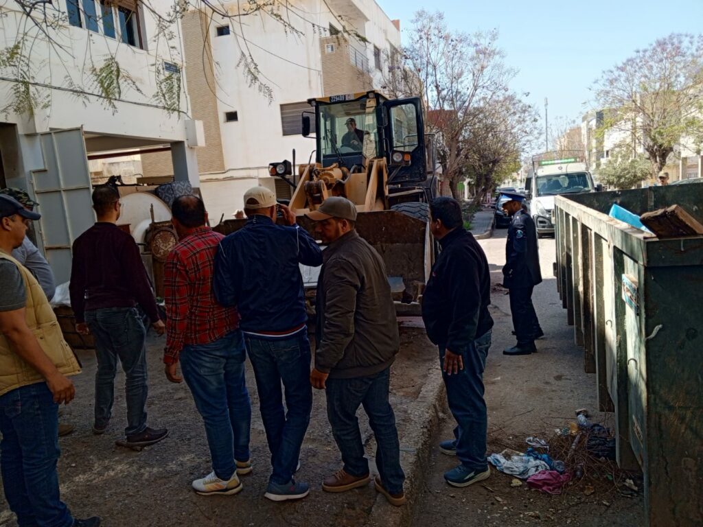 قائدة الملحقة الإدارية الخامسة تقود حملة ميدانية واسعة لتحرير الملك العمومي بأكادير (صور)