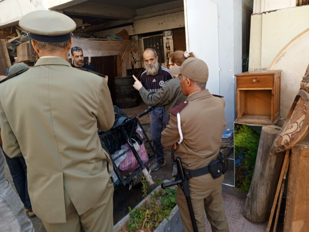 قائدة الملحقة الإدارية الخامسة تقود حملة ميدانية واسعة لتحرير الملك العمومي بأكادير (صور)