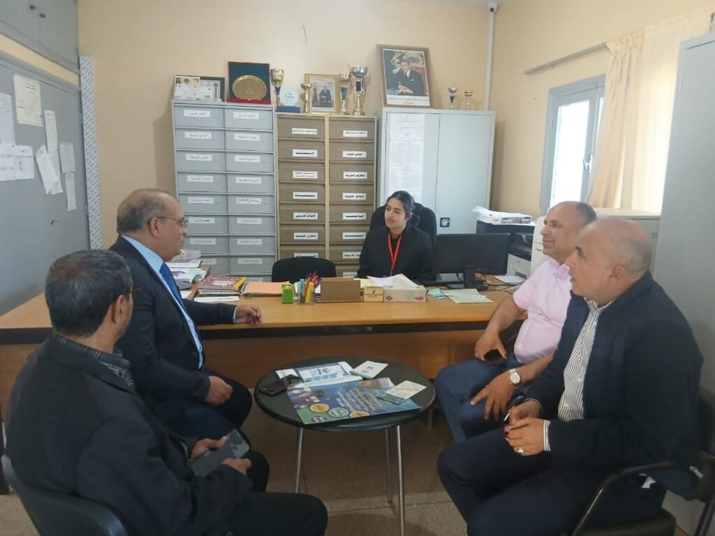 تيزنيت: في "j60" الإدارة والأساتذة ينسحبون.. وتلاميذ يتولون مهام التدريس وتسيير الثانوية!