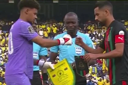 لاعبو صن داونز والجيش الملكي في ذهاب نهائي دوري أبطال إفريقيا