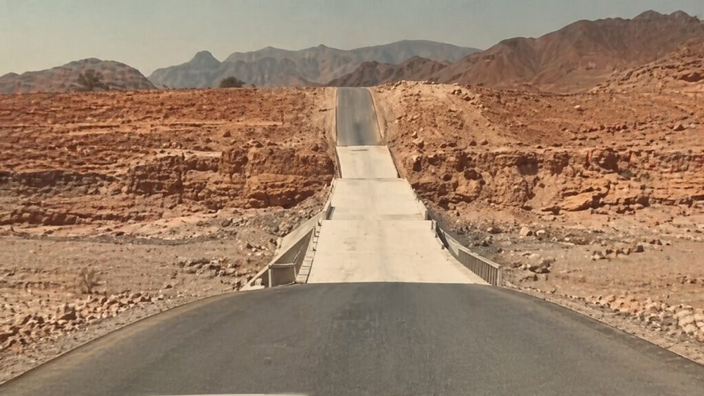ممر طرقي حديث بطاطا يثير الجدل بسبب مخاوف السلامة