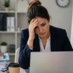 تنجح في العمل وتنهك نفسها في الصمت.. هذا أكبر خطأ تقع فيه المرأة العاملة - أكادير24