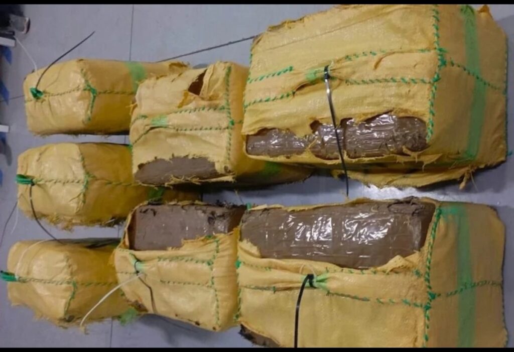عملية أمنية تفضي إلى حجز أكثر من ثلاثة أطنان من الشيرا داخل سيارة متخلى عنها