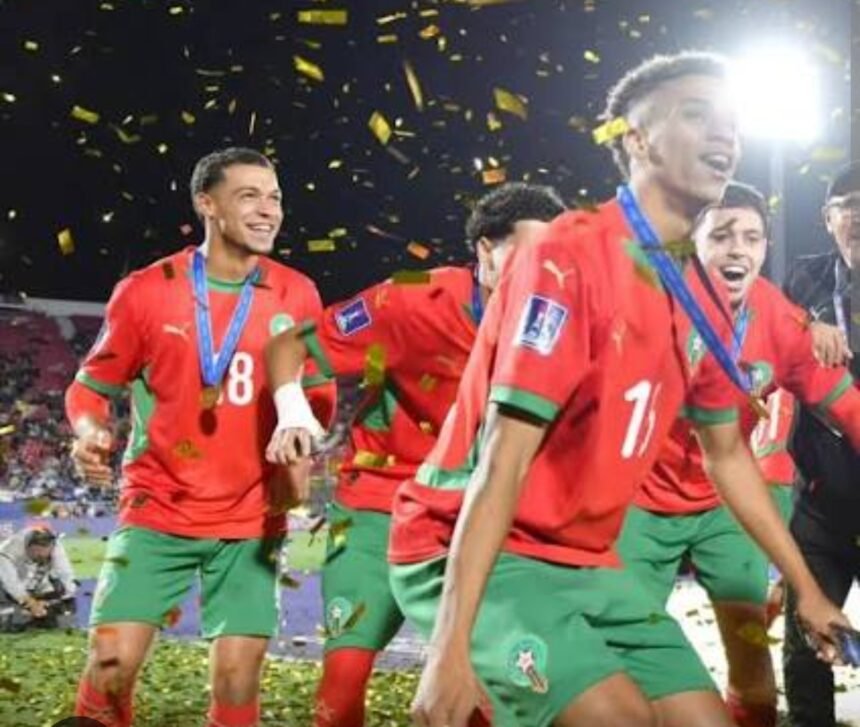 أشبال الأطلس يهزمون الفراعنة: المنتخب المغربي يتأهل لربع نهائي إفريقيا ويضمن مقعداً في مونديال قطر 2026