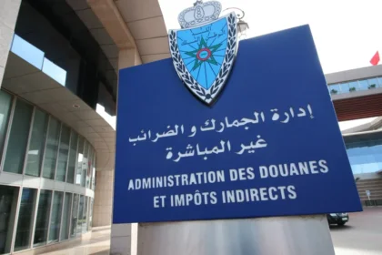 مراقبة جمركية للمسافرين تكشف حجز عملات أجنبية بقيمة 181 مليون درهم خلال 2025