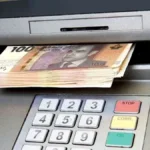 أوراق نقدية مغربية في صورة تعبيرية عن ضغط الكاش على السيولة البنكية