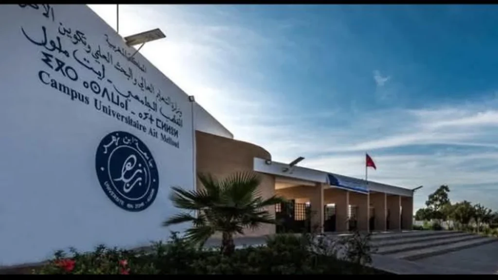 طلبة كلية أيت ملول يحتجون للمطالبة بتأجيل امتحانات الدورة الربيعية
