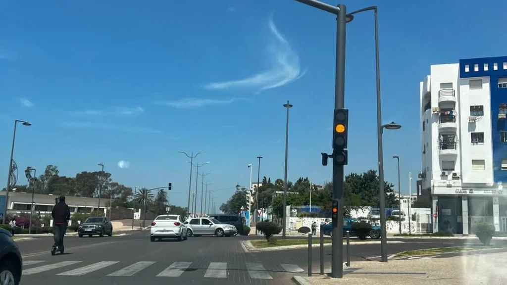 خطر وسط أكادير.. إشارات المرور متوقفة أمام المحطة الطرقية منذ أربعة أيام feux de signalisation