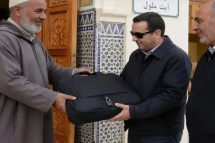 حارس مسجد بأيت ملول يعيد حقيبة تضم 300 مليون سنتيم لصاحبها
