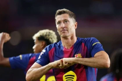 روبرت ليفاندوفسكي يودع برشلونة بعد أربعة مواسم