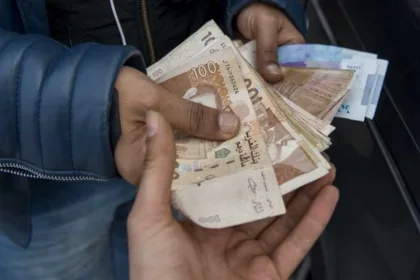 تداول أوراق نقدية بالدرهم المغربي في سياق نقاش حول الكاش وسوق أضاحي العيد