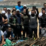 غطاسون ومتطوعون يوحدون الجهود في أكادير لإنجاح حملة “الدلفين الأزرق”