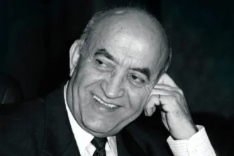 عبد الرحمن اليوسفي (8 مارس 1924 – 29 مايو 2020) سياسي ومحامي مغربي شغل منصب الوزير الأول في الفترة (1998 - 2002)