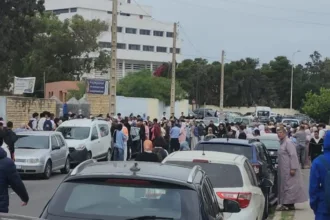 ظاهرة تجمعات الأمهات أمام مراكز الامتحانات تثير قلق الخبراء والتربويين - أكادير24