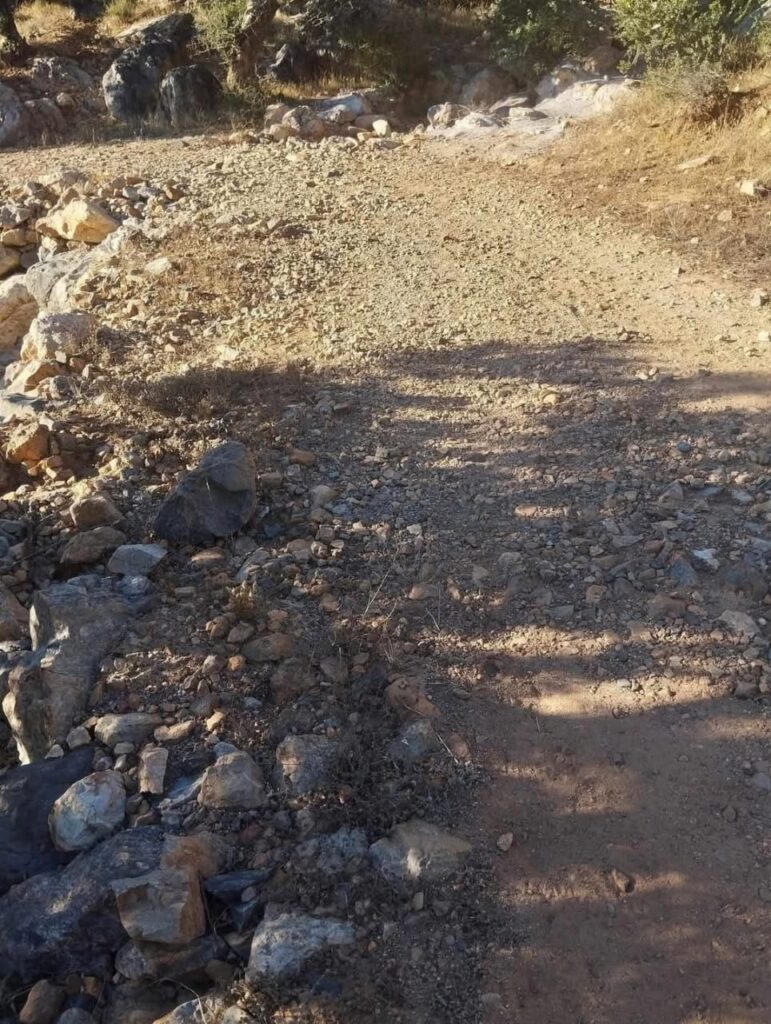 ساكنة دوار إغيل تناشد عامل اشتوكة أيت باها التدخل لتعبيد طريق تفك العزلة عن الدوار (+ صور)