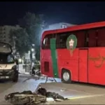 دراجة مجنونة تصدم حافلة المنتخب الوطني وسيارة خفيفة بالشارع العام - أكادير24