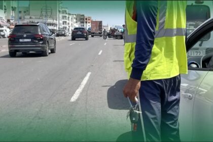 صرخة من تغازوت.. حراس السيارات الوهميون يبتزون السياح الأجانب والساكنة تطالب بالتدخل