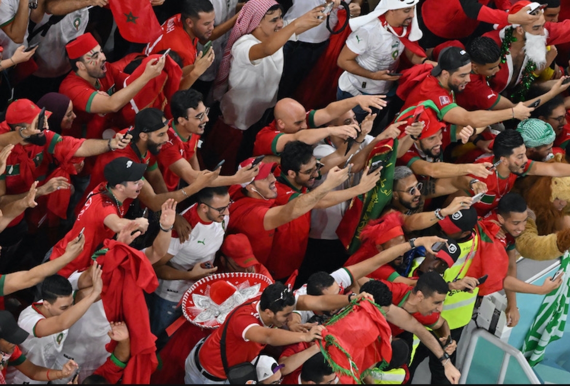 من أزقة البرازيل إلى قارات العالم. زمن القميص الأحمر 