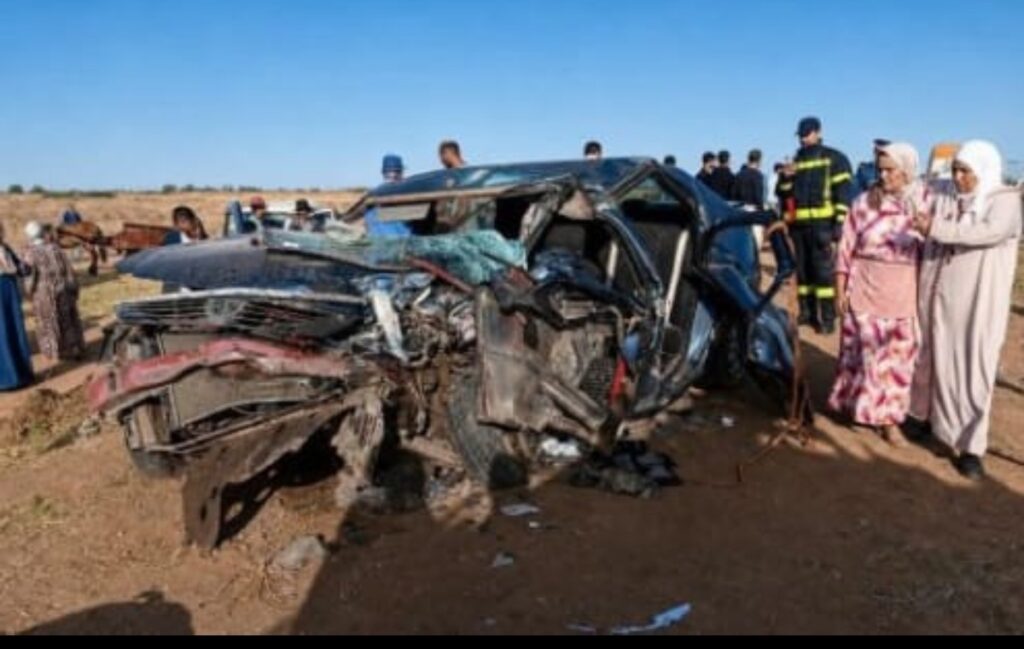 تصادم مروع بين حافلة للنقل المدرسي وسيارة يخلف قتيلاً وإصابات