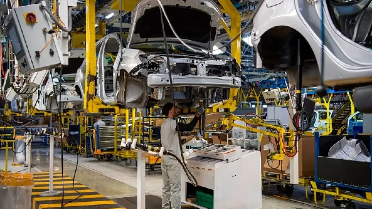 منطقة التسريع الصناعي بسوس ماسة: هل تنقل الجهة من اقتصاد موسمي إلى شغل صناعي قار؟ 