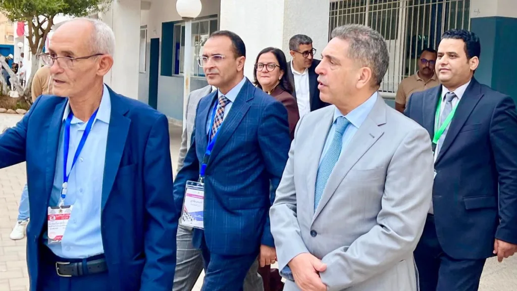 والي جهة سوس ماسة سعيد أمزازي يتفقد مركز امتحانات البكالوريا بثانوية 6 نونبر بأكادير