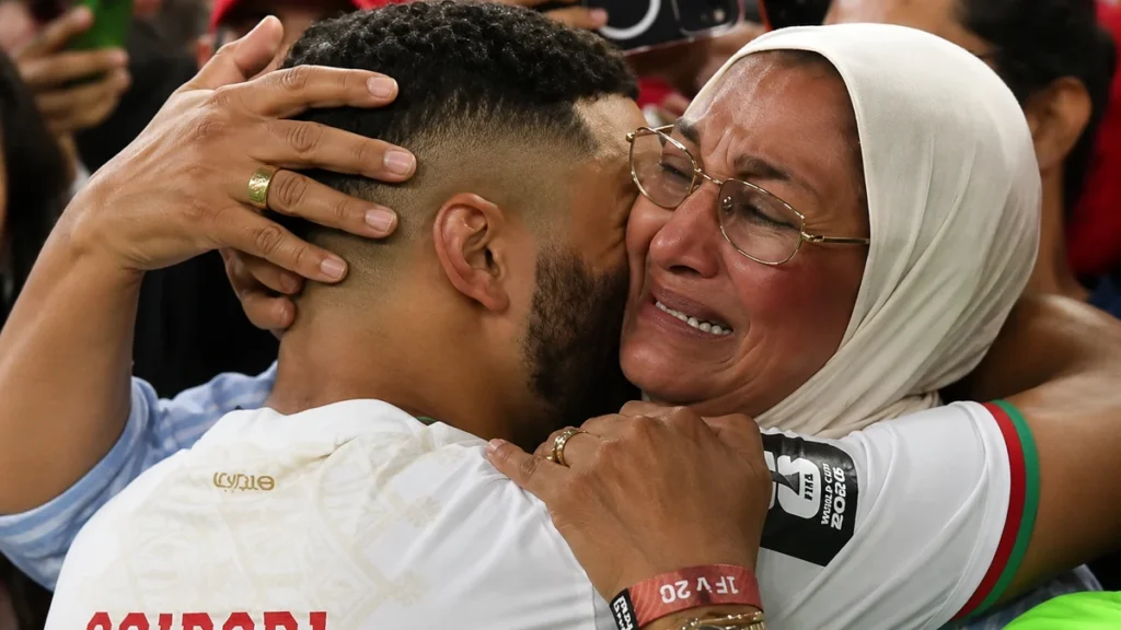 Les larmes de la mère d'Al-Saibari