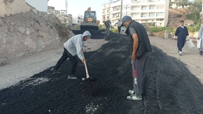 مبادرة مواطنة لإصلاح طريق تمراغت شمال أكادير